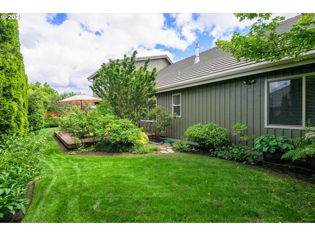 2053 LAKEVIEW Dr, Eugene, OR 97408