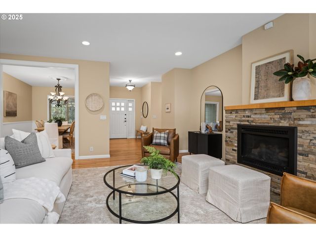 2053 LAKEVIEW Dr, Eugene, OR 97408