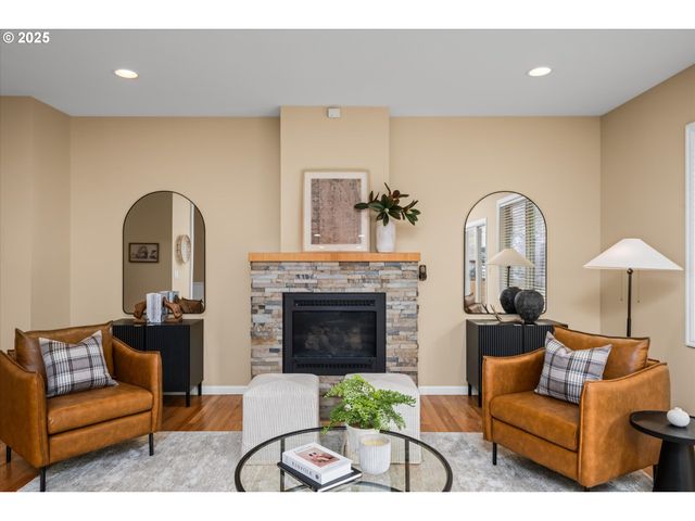 2053 LAKEVIEW Dr, Eugene, OR 97408