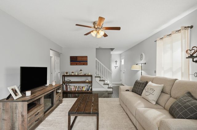 134 Hathaway Commons Rd, Fall River, MA 02720