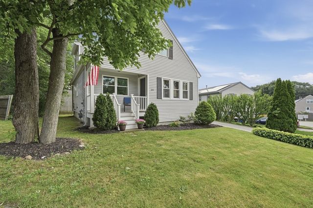 134 Hathaway Commons Rd, Fall River, MA 02720