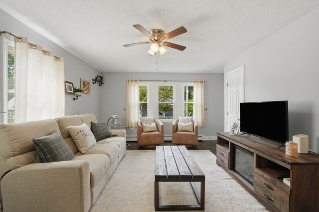 134 Hathaway Commons Rd, Fall River, MA 02720