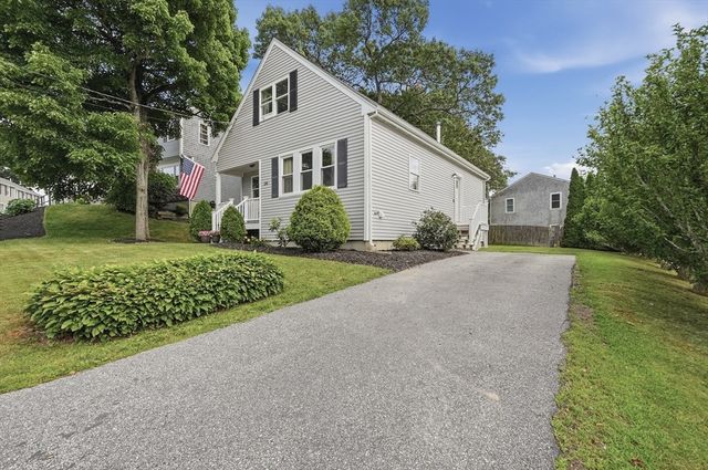 134 Hathaway Commons Rd, Fall River, MA 02720