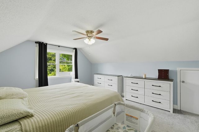 134 Hathaway Commons Rd, Fall River, MA 02720