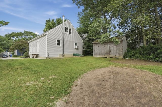 134 Hathaway Commons Rd, Fall River, MA 02720