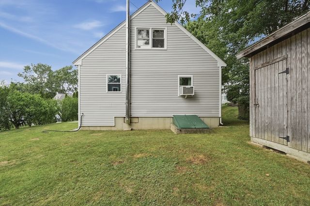 134 Hathaway Commons Rd, Fall River, MA 02720