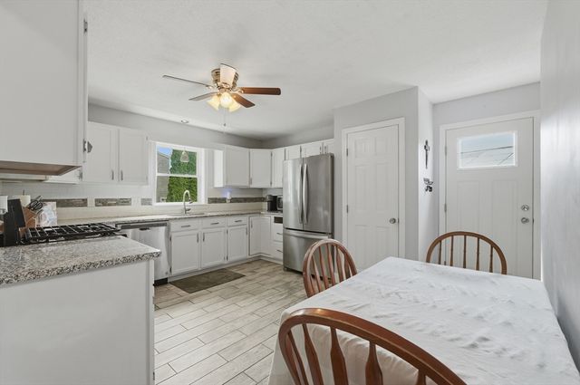 134 Hathaway Commons Rd, Fall River, MA 02720