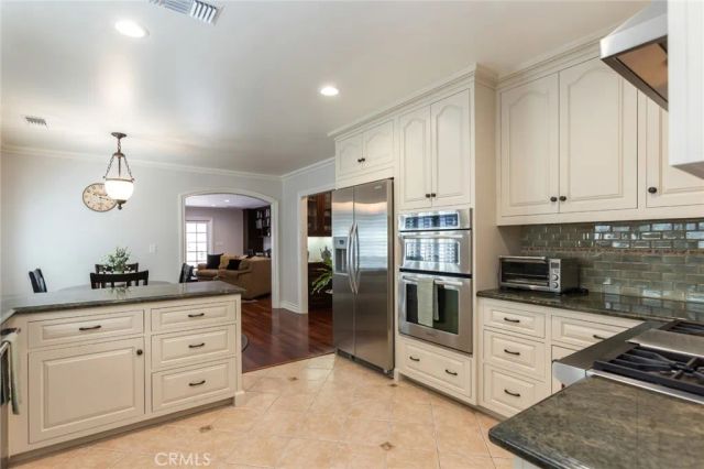 481 Paulette Place, La Canada Flintridge, CA 91011