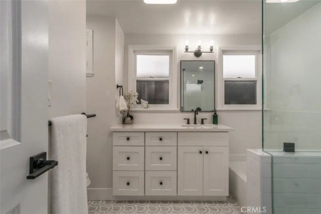 1636 N Sierra Bonita Avenue, Los Angeles, CA 90046
