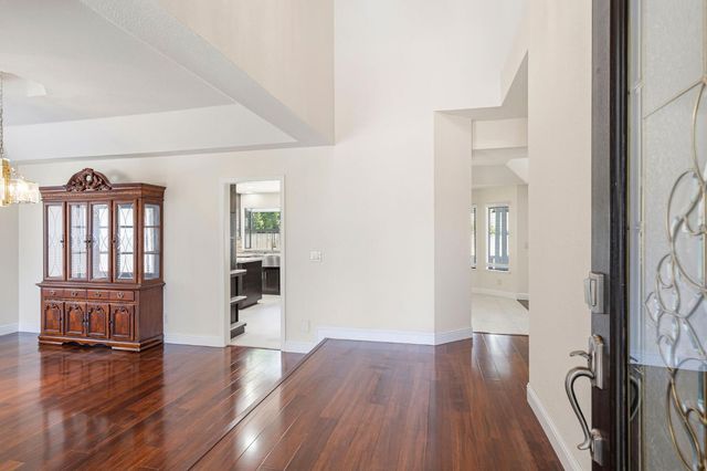 1331 Manzano Way, Sacramento, CA 95831