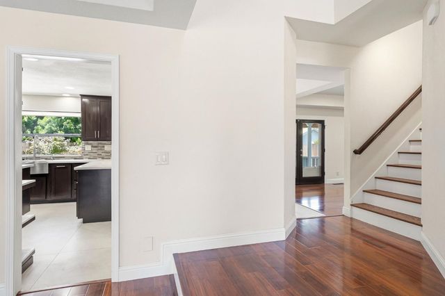 1331 Manzano Way, Sacramento, CA 95831