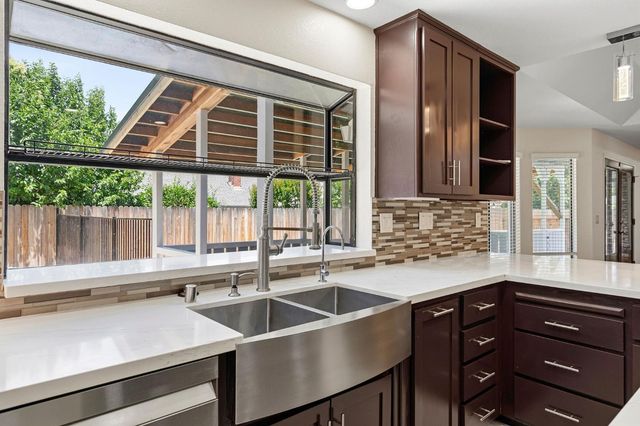 1331 Manzano Way, Sacramento, CA 95831