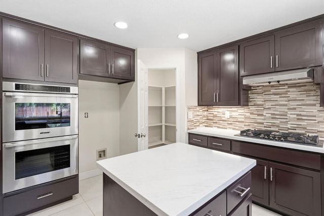 1331 Manzano Way, Sacramento, CA 95831