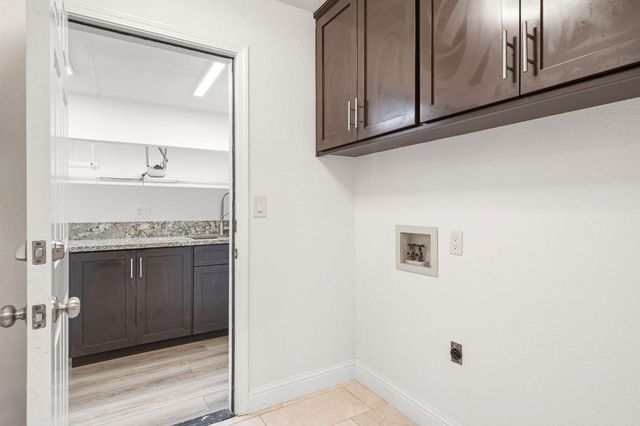 1331 Manzano Way, Sacramento, CA 95831