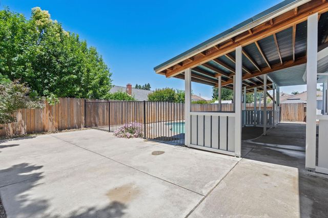 1331 Manzano Way, Sacramento, CA 95831