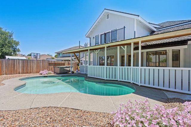 1331 Manzano Way, Sacramento, CA 95831