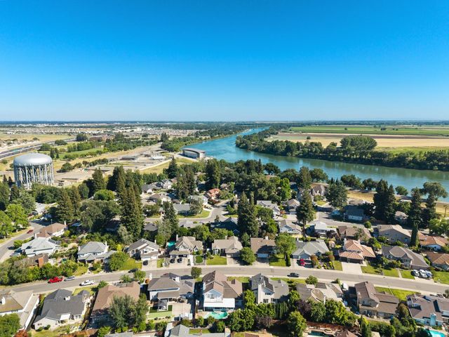 1331 Manzano Way, Sacramento, CA 95831