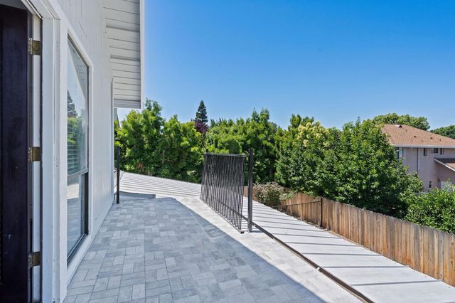 1331 Manzano Way, Sacramento, CA 95831