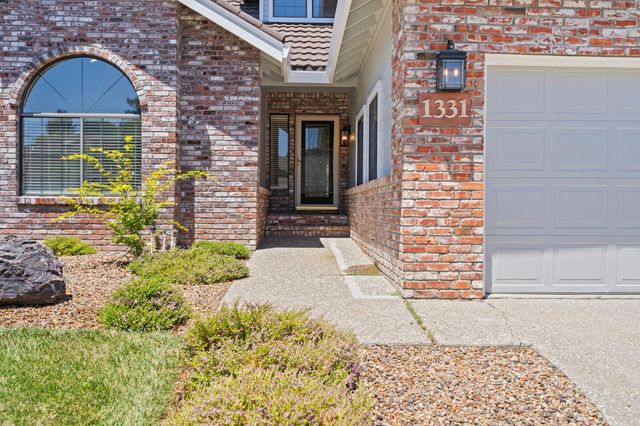 1331 Manzano Way, Sacramento, CA 95831