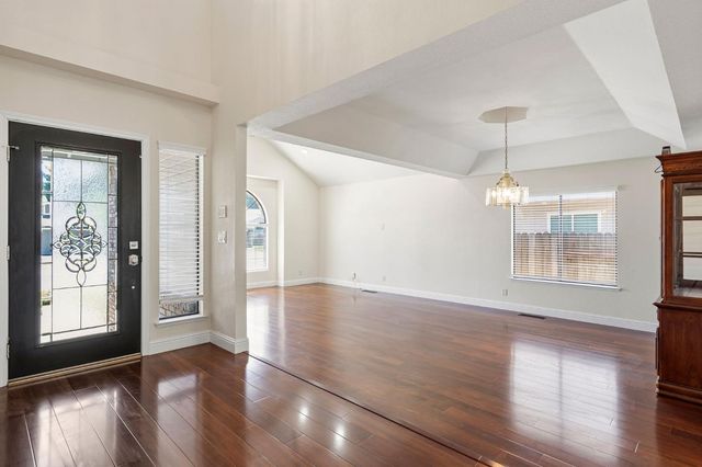 1331 Manzano Way, Sacramento, CA 95831
