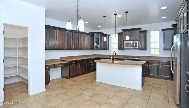 12111 N Golden Mirror Drive, Marana, AZ 85658