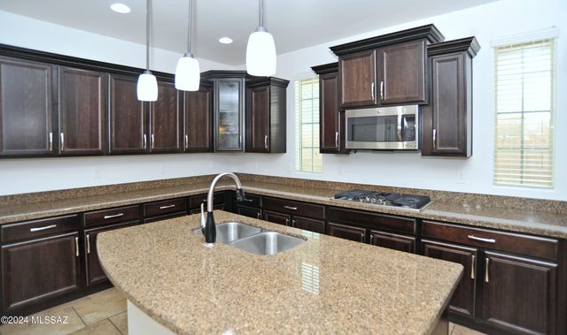 12111 N Golden Mirror Drive, Marana, AZ 85658