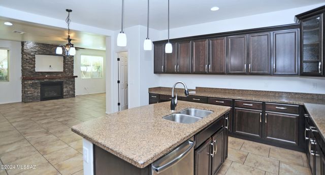 12111 N Golden Mirror Drive, Marana, AZ 85658