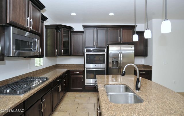 12111 N Golden Mirror Drive, Marana, AZ 85658