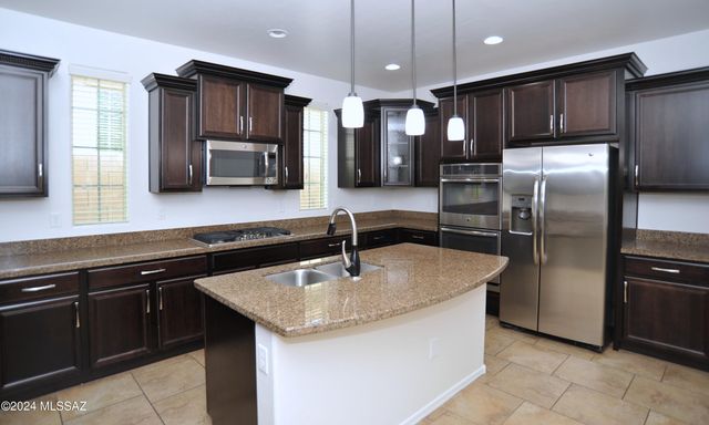 12111 N Golden Mirror Drive, Marana, AZ 85658