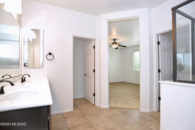 12111 N Golden Mirror Drive, Marana, AZ 85658