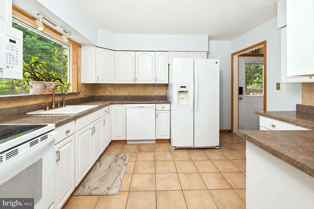 261 UPPER FERRY RD, Ewing Twp, NJ 08560