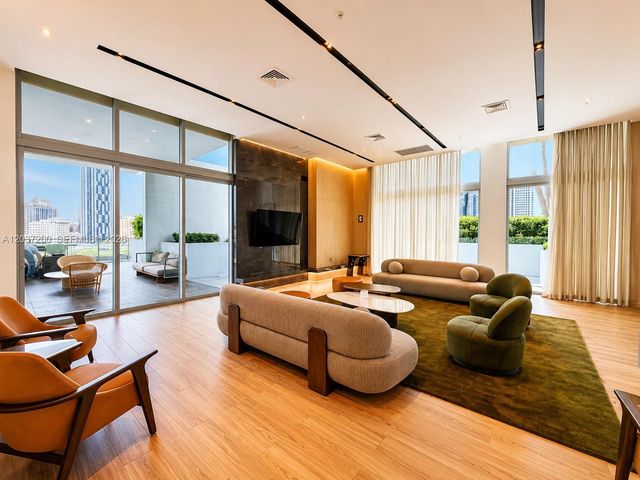 90 SW 3rd Street 4303, Miami, FL 33130