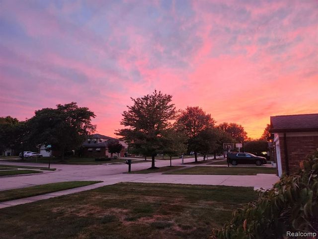 17903 Red Oaks Drive, Macomb, MI 48044