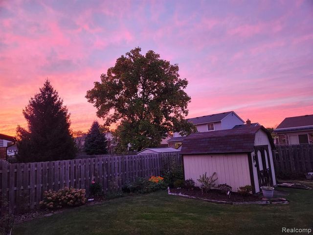 17903 Red Oaks Drive, Macomb, MI 48044