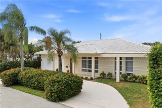 2607 Holy Cross Ln, Lake Worth, FL 33460