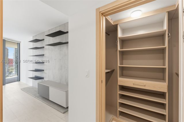 1000 Brickell Plz 1902, Miami, FL 33131