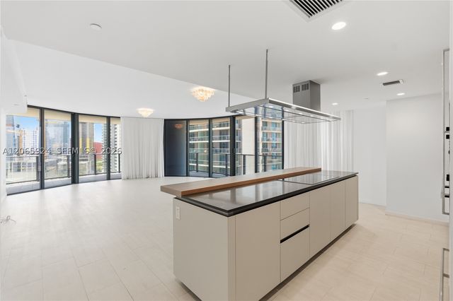 1000 Brickell Plz 1902, Miami, FL 33131