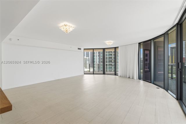1000 Brickell Plz 1902, Miami, FL 33131