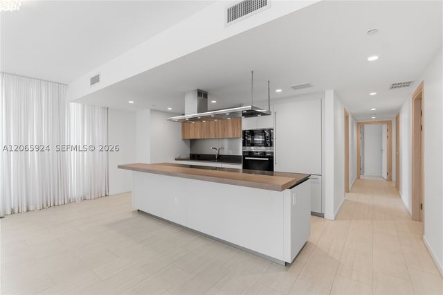 1000 Brickell Plz 1902, Miami, FL 33131