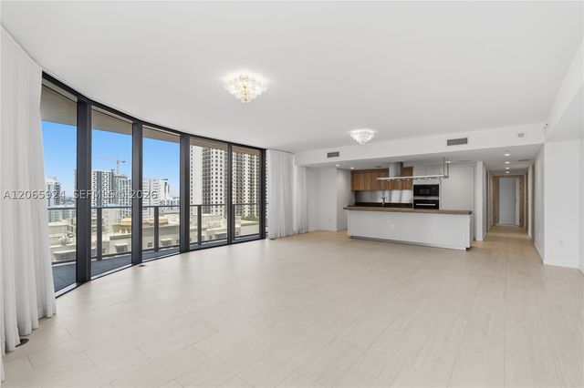 1000 Brickell Plz 1902, Miami, FL 33131