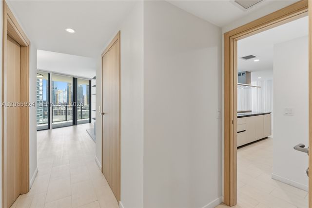 1000 Brickell Plz 1902, Miami, FL 33131