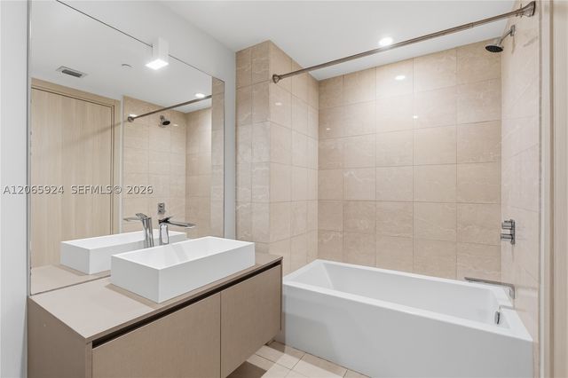 1000 Brickell Plz 1902, Miami, FL 33131
