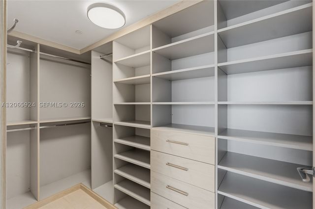1000 Brickell Plz 1902, Miami, FL 33131