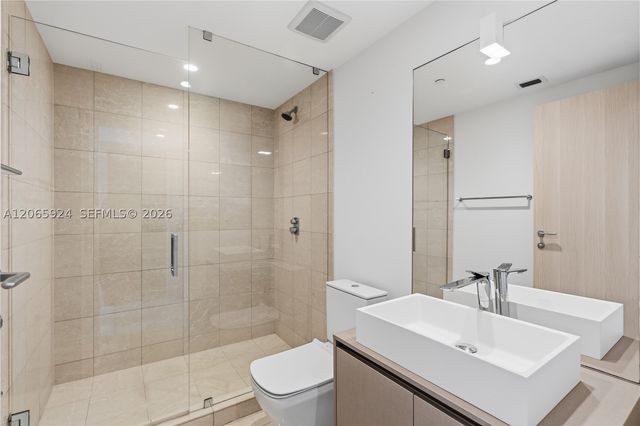 1000 Brickell Plz 1902, Miami, FL 33131
