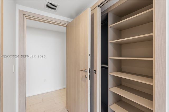 1000 Brickell Plz 1902, Miami, FL 33131