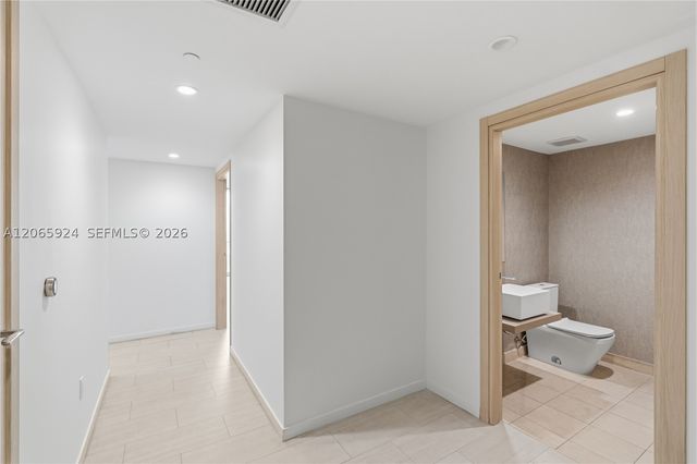 1000 Brickell Plz 1902, Miami, FL 33131