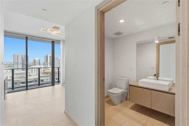 1000 Brickell Plz 1902, Miami, FL 33131