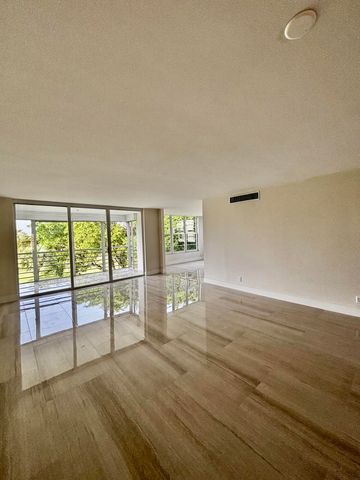 3960 Oaks Clubhouse Dr Drive 401, Pompano Beach, FL 33069