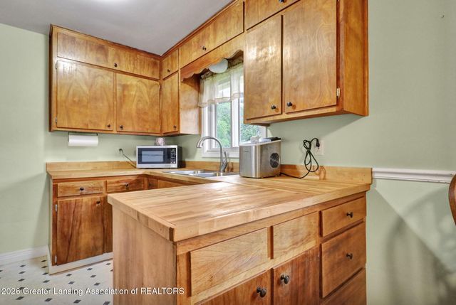 4910 Westhill Drive, Lansing, MI 48917