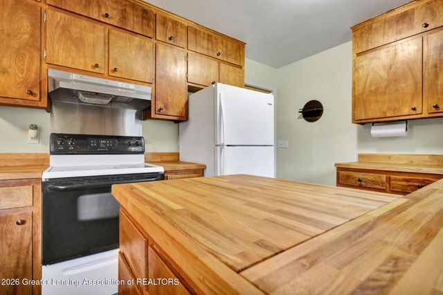 4910 Westhill Drive, Lansing, MI 48917